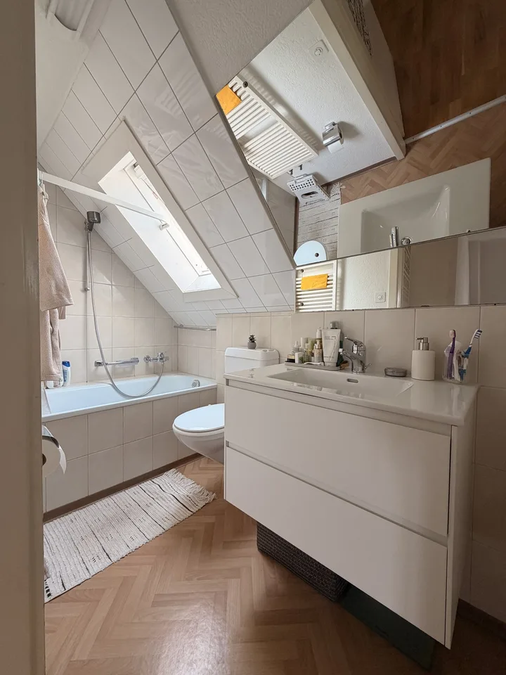 Gemütliche 2.5-Zimmer-Dachwohnung in Dübendorf