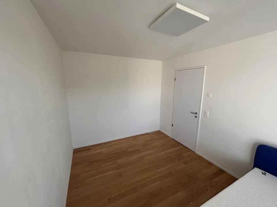 Ein top Zimmer in einer modernen Wohnung, 4 min vom Bhf Gersag