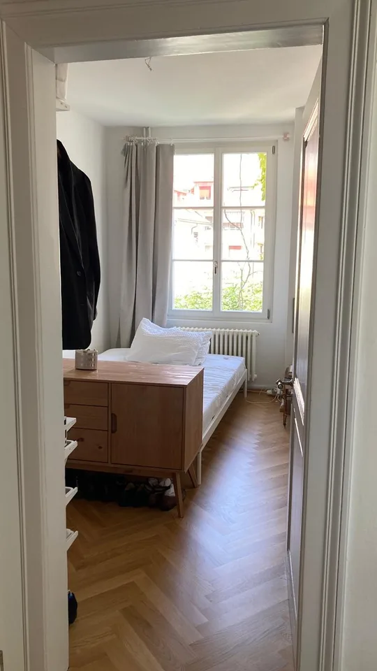 WG-Zimmer in großer Dachgeschosswohnung bis Ende Oktober