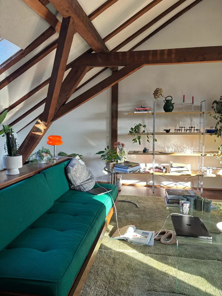 WG-Zimmer in großer Dachgeschosswohnung bis Ende Oktober