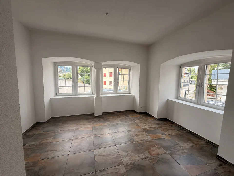3.5 Zimmer Wohnung mit grossen Räumen zu vermieten