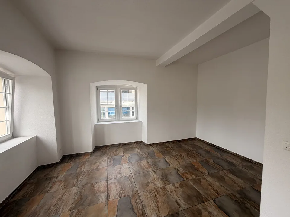 3.5 Zimmer Wohnung mit grossen Räumen zu vermieten