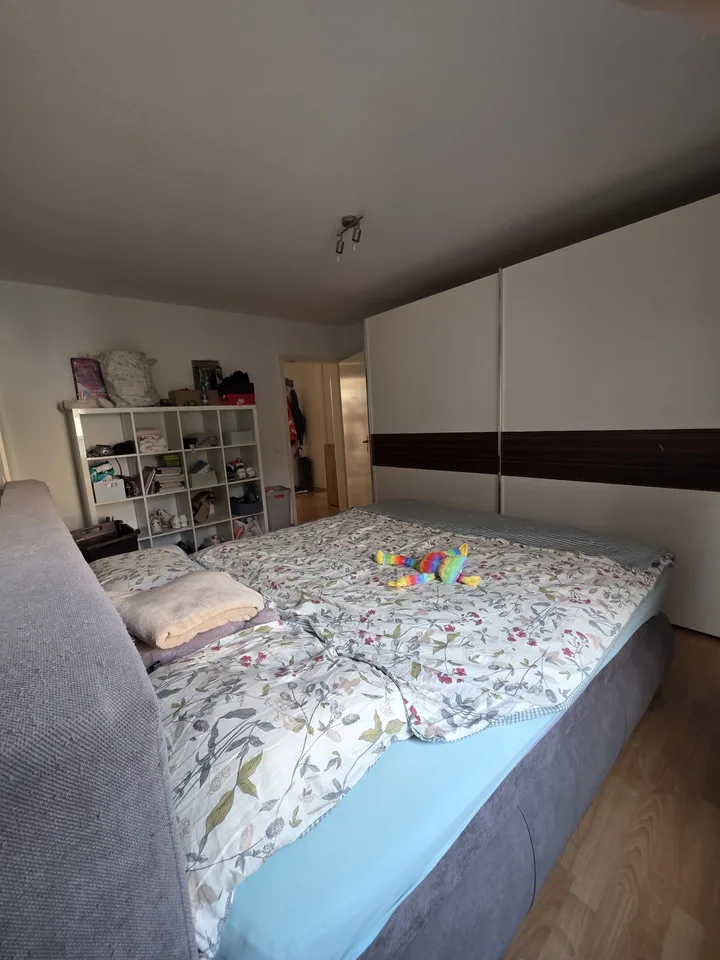 Familienfreundliche 5.5-Zimmer-Wohnung mit Balkon und Spielplatz