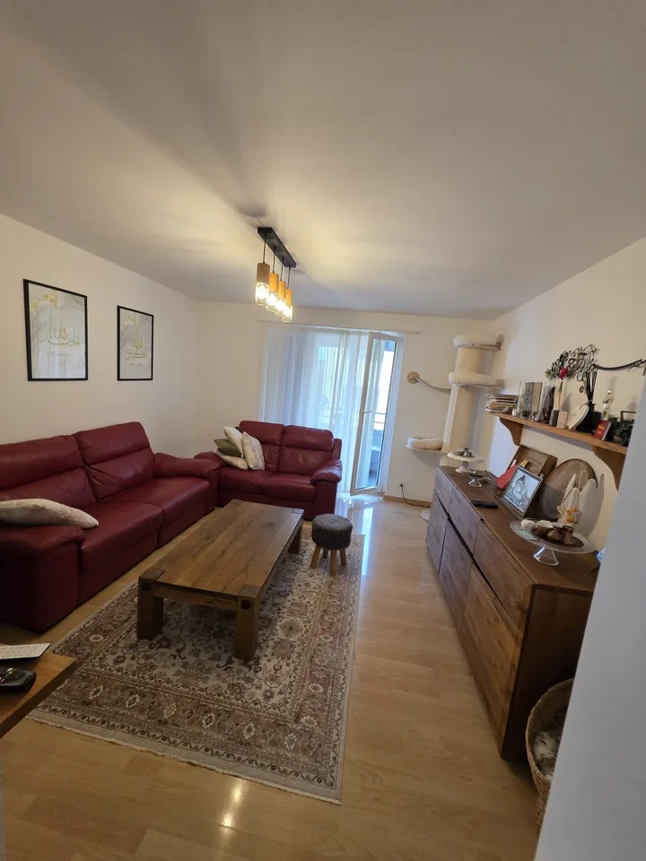 Familienfreundliche 5.5-Zimmer-Wohnung mit Balkon und Spielplatz