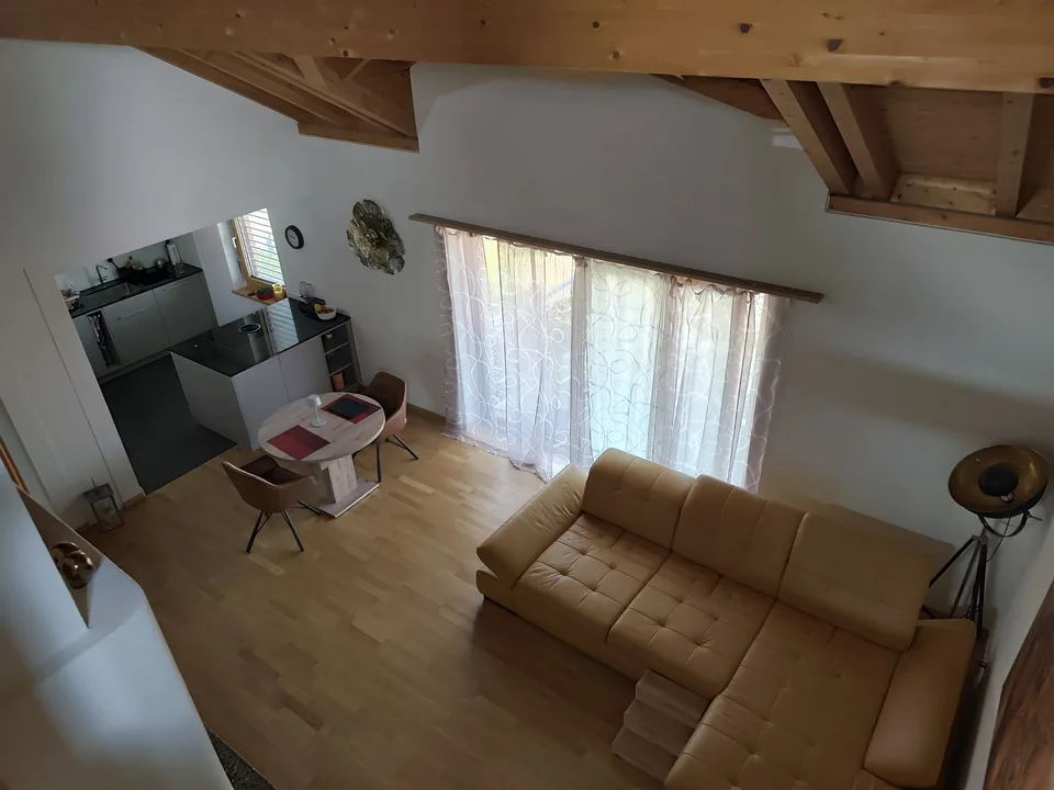 Traumhafte 5.5-Zi-Maisonette (ca. 155 m²) mit Galerie, Sichtgebälk & Cheminée in Märstetten