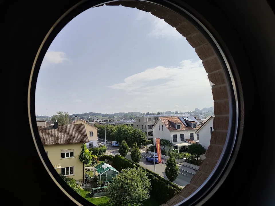 Traumhafte 5.5-Zi-Maisonette (ca. 155 m²) mit Galerie, Sichtgebälk & Cheminée in Märstetten