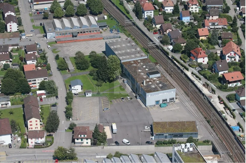 10 - 300 AUSSENPARKPLÄTZE VERFÜGBAR