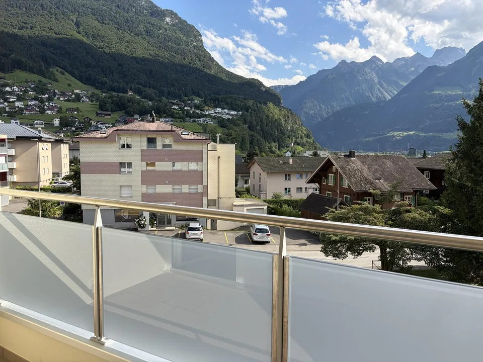 Renovierte 4 Zimmer Wohnung in Schattdorf