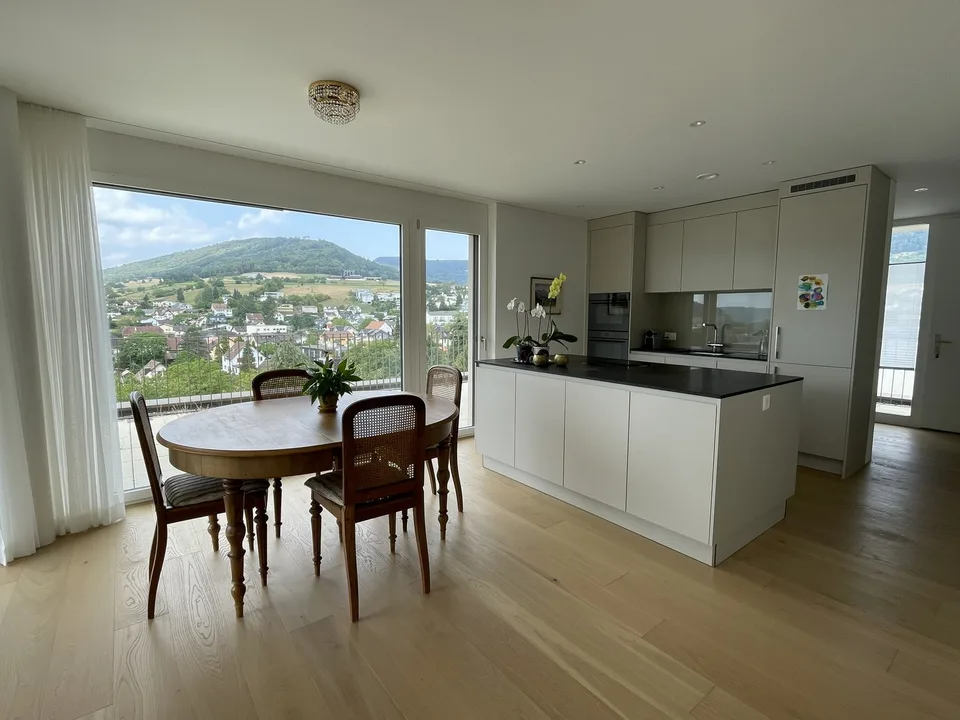 Traumhafte 3.5-Zimmer Terrassenwohnung (möbliert, befristet für 6 Monate)
