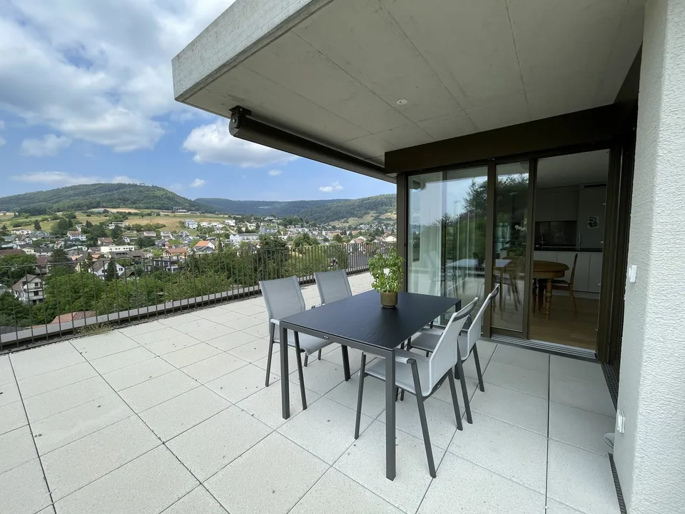Traumhafte 3.5-Zimmer Terrassenwohnung (möbliert, befristet für 6 Monate)