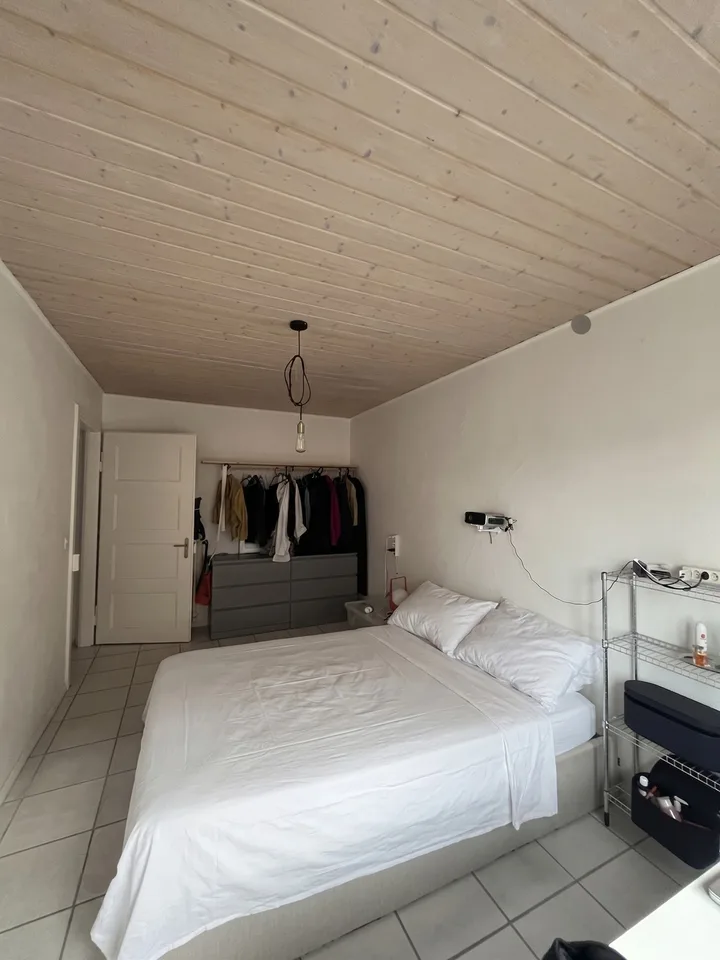 Bright room in a 3.5-room shared apartment in Zurich (Kreis 4)