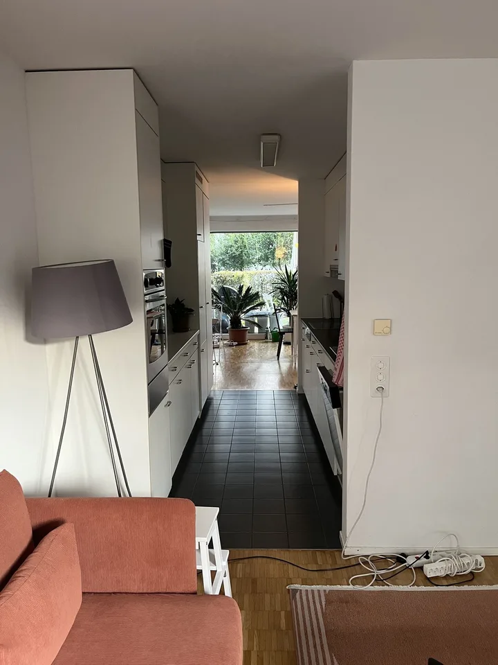 Bright unfurnished room in shared Altstetten apartment, 15 min to Zurich city center