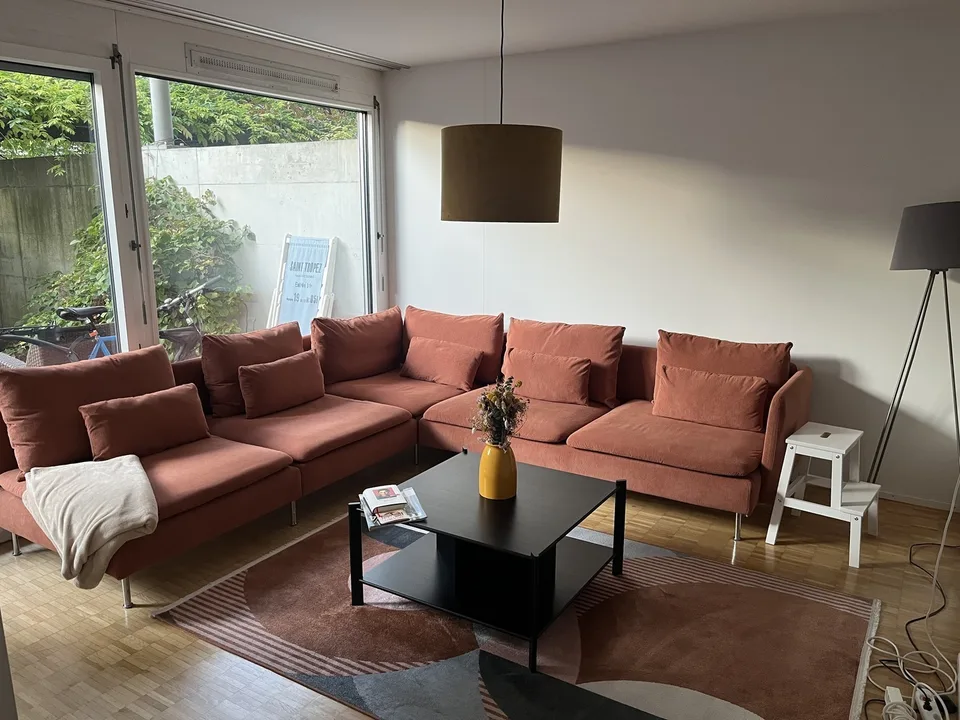 Bright unfurnished room in shared Altstetten apartment, 15 min to Zurich city center