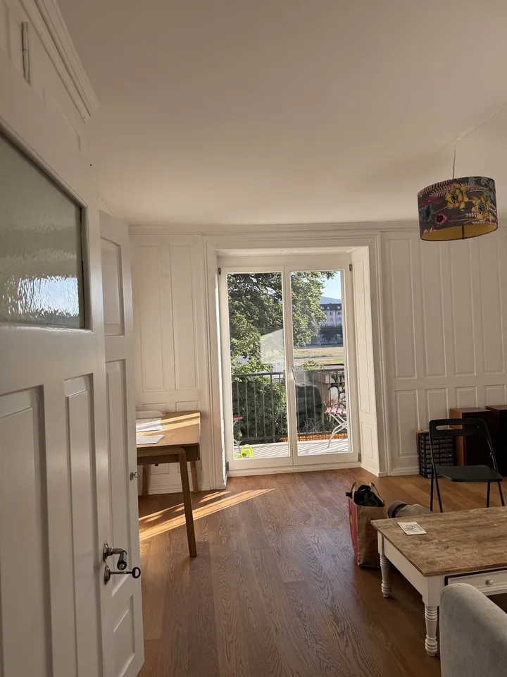 Room available 3minutes by foot from main station until end of August