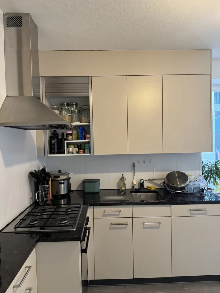 Room available 3minutes by foot from main station until end of August