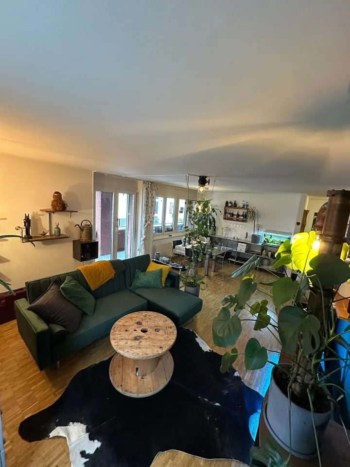 Möbeliertes WG-Zimmer in 4½-Zimmer-Wohnung in Kloten