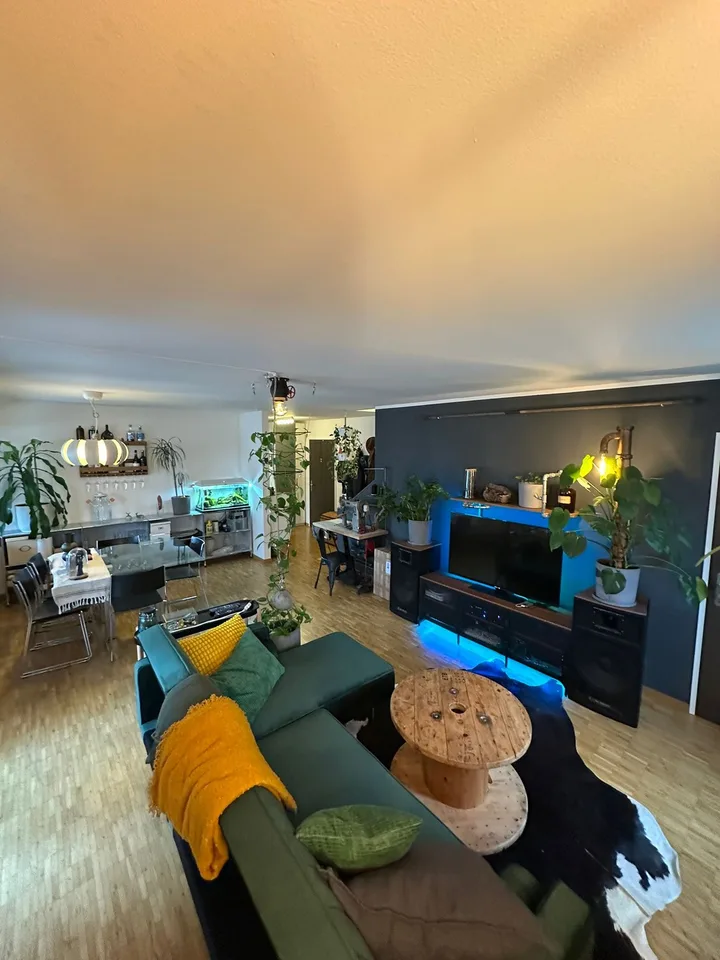 Möbeliertes WG-Zimmer in 4½-Zimmer-Wohnung in Kloten