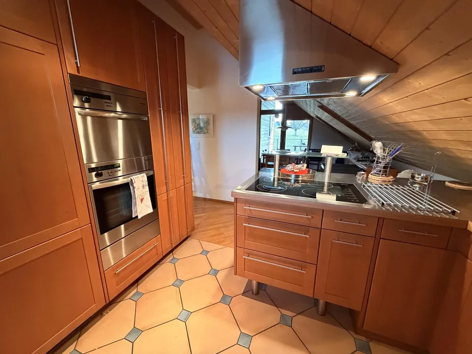 Möblierte 4½-Zimmer-Maisonette für 3 Studierende – Semestermiete in Zürich-Witikon