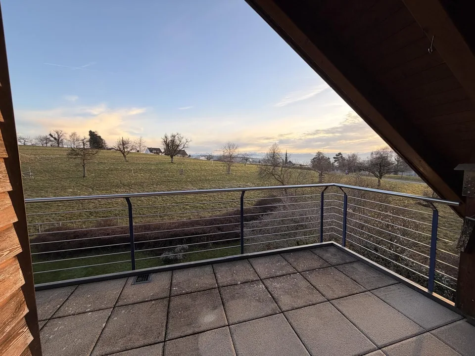 Möblierte 4½-Zimmer-Maisonette für 3 Studierende – Semestermiete in Zürich-Witikon