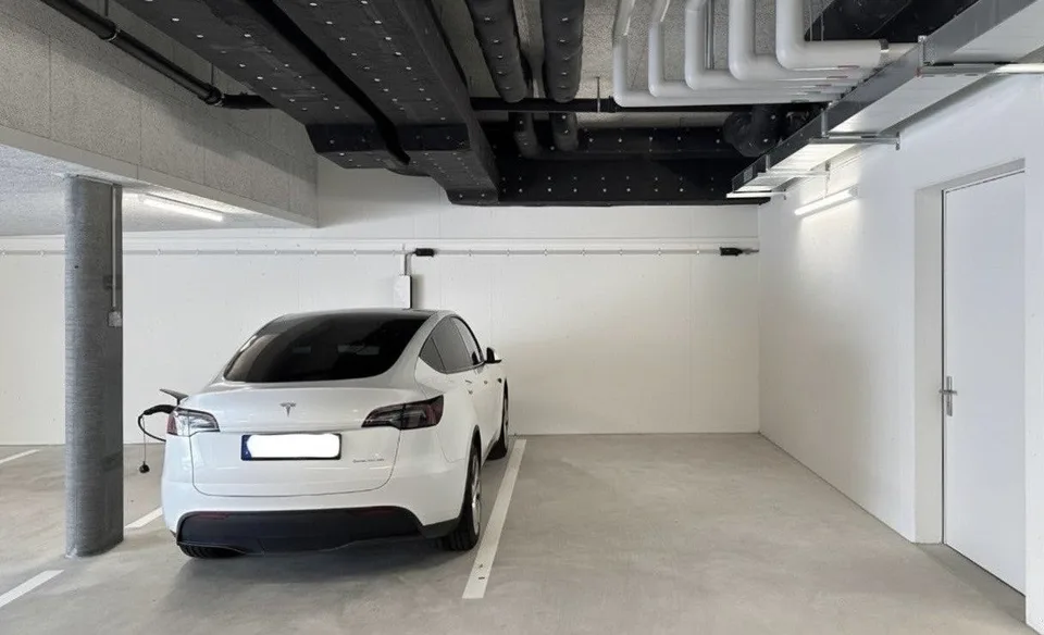 Einstellhallen-Parkplatz in Meggen