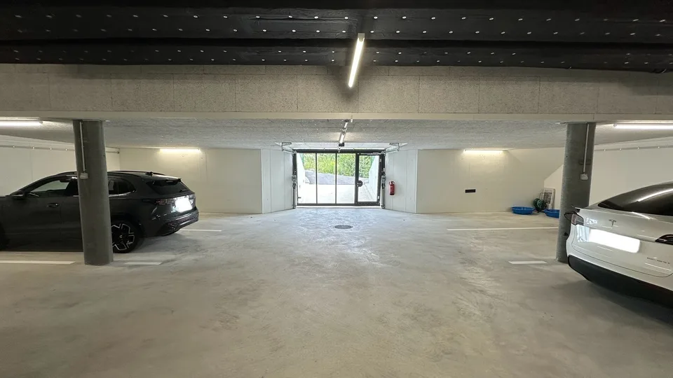 Einstellhallen-Parkplatz in Meggen
