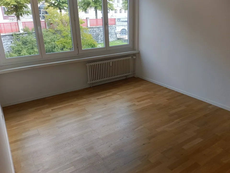 Suche MB für helle 3 Zimmerwohnung an der Reus