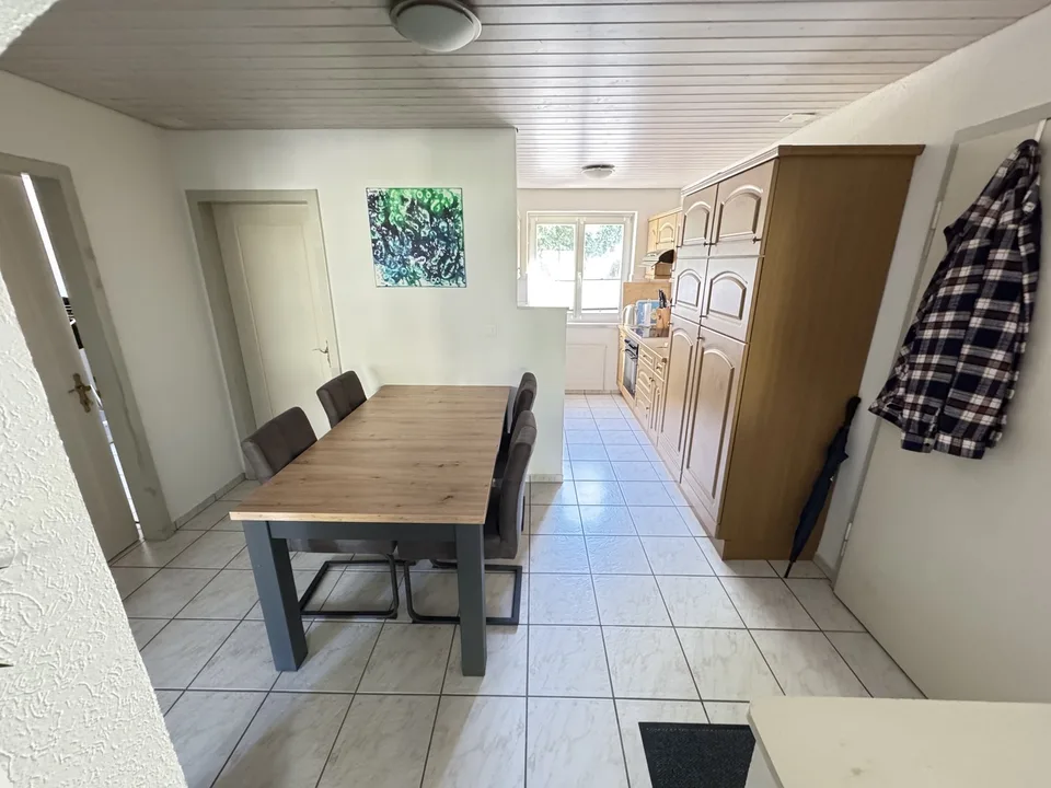 3,5-Zimmer-Wohnung am Rhein mit Balkon, möbliert, berfistete Untermiete.
