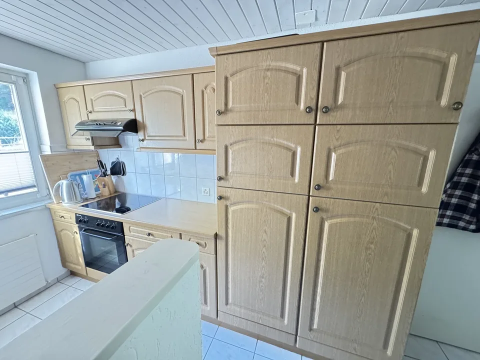 3,5-Zimmer-Wohnung am Rhein mit Balkon, möbliert, berfistete Untermiete.