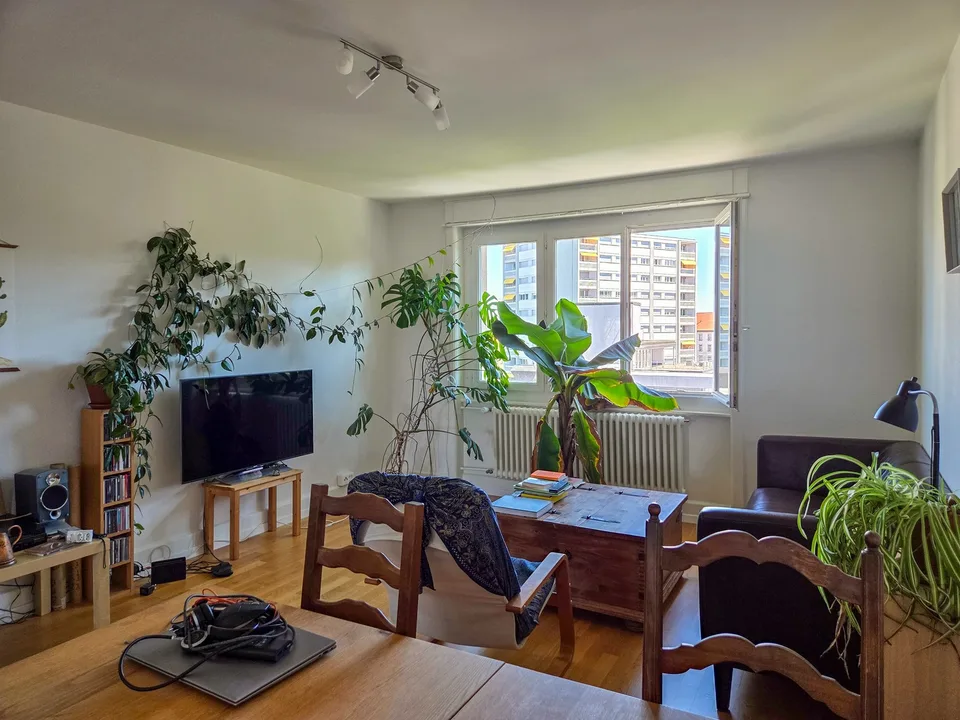 Sous-location (mi-octobre 2026 à décembre 2027) - Appartement 3 pièces meublé – Fribourg / Pérolles