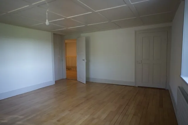 Helles WG-Zimmer im frisch renovierten Bauernhaus in Schwerzenbach "Villa Kunterbunt 2.0"