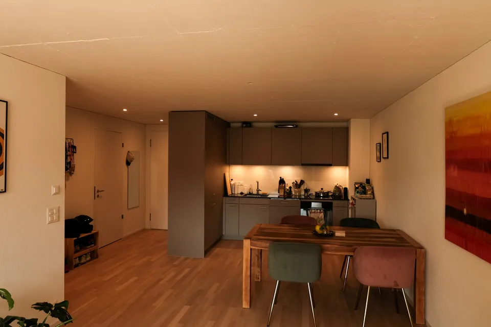 Helle 2.5-Zimmer-Neubauwohnung mit Weitsicht nahe Stettbach