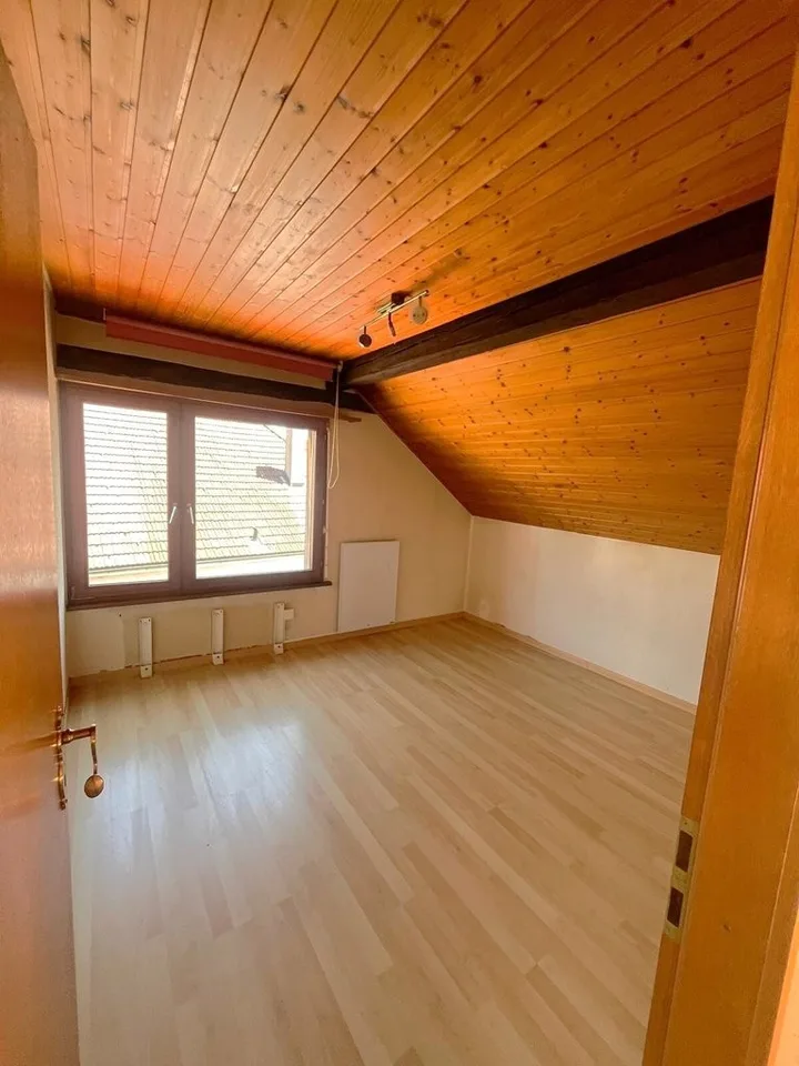 Charmante, preiswerte Dachwohnung