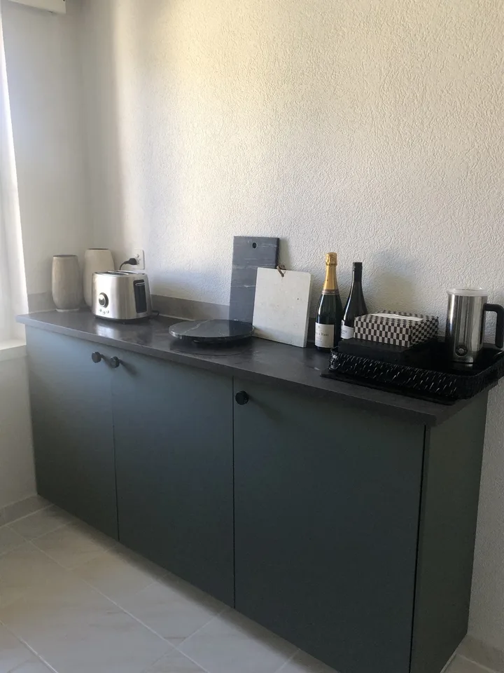 Sehr Grosse, helle und schöne Wohnung - zentral