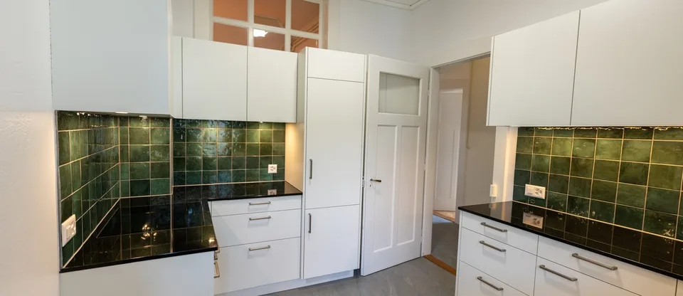 Frisch renovierter Altbau: 3-Zimmer-Hochparterre-Wohnung