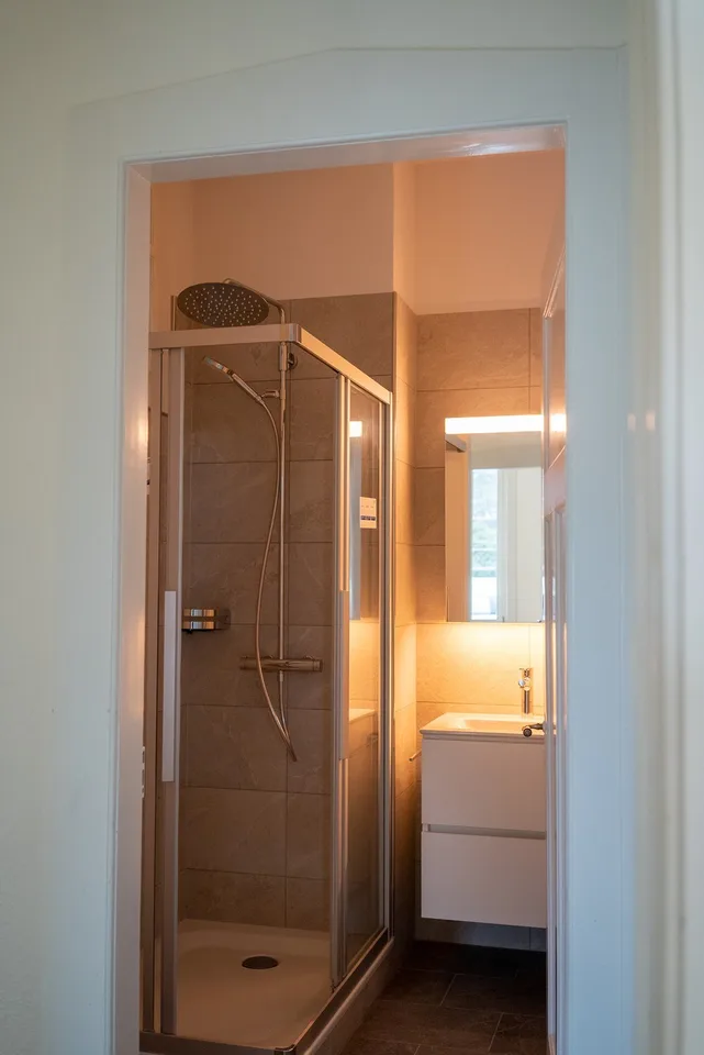 Frisch renovierter Altbau: 3-Zimmer-Hochparterre-Wohnung