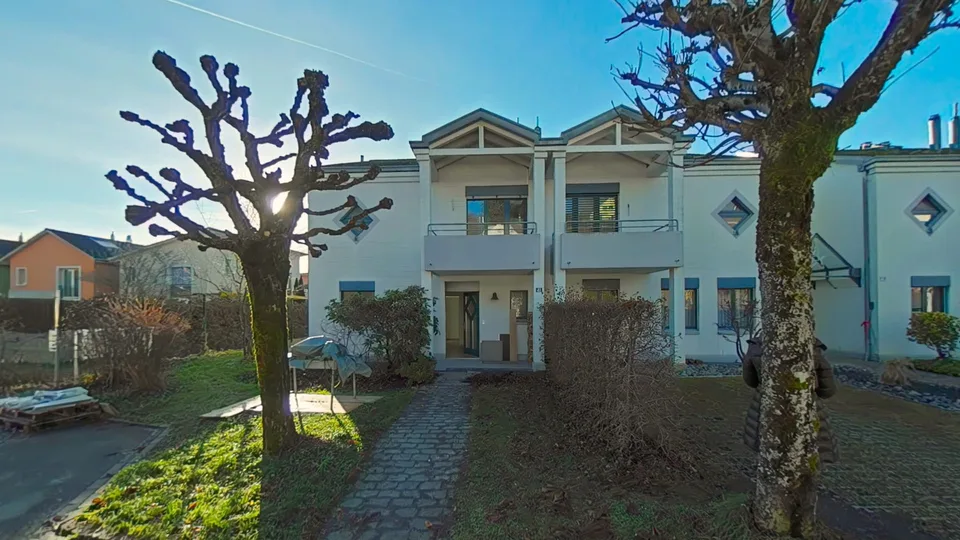 Charmantes, frisch renoviertes 5,5-Zimmer-Doppeleinfamilienhaus mit grossem Garten