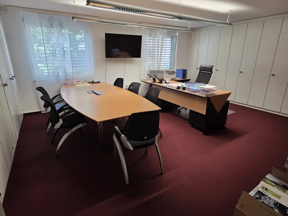 Büroräume 130 m2, 1. OG, möbliert, gute Lage im Zentrum