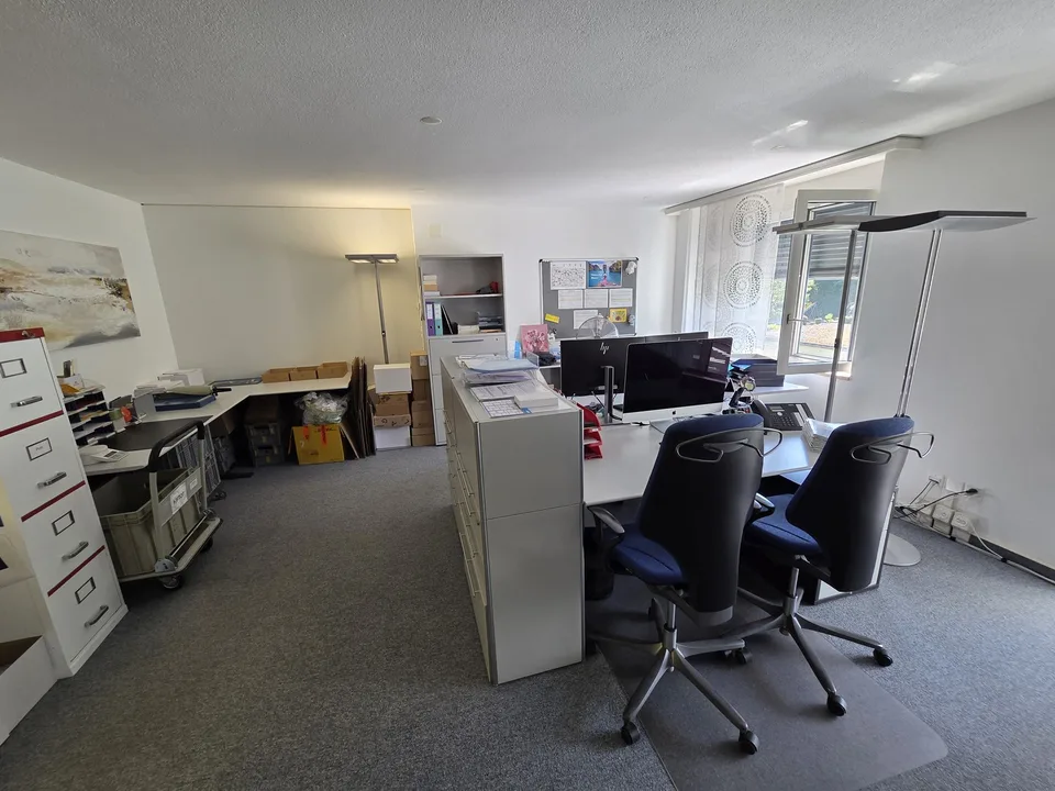 Büroräume 130 m2, 1. OG, möbliert, gute Lage im Zentrum