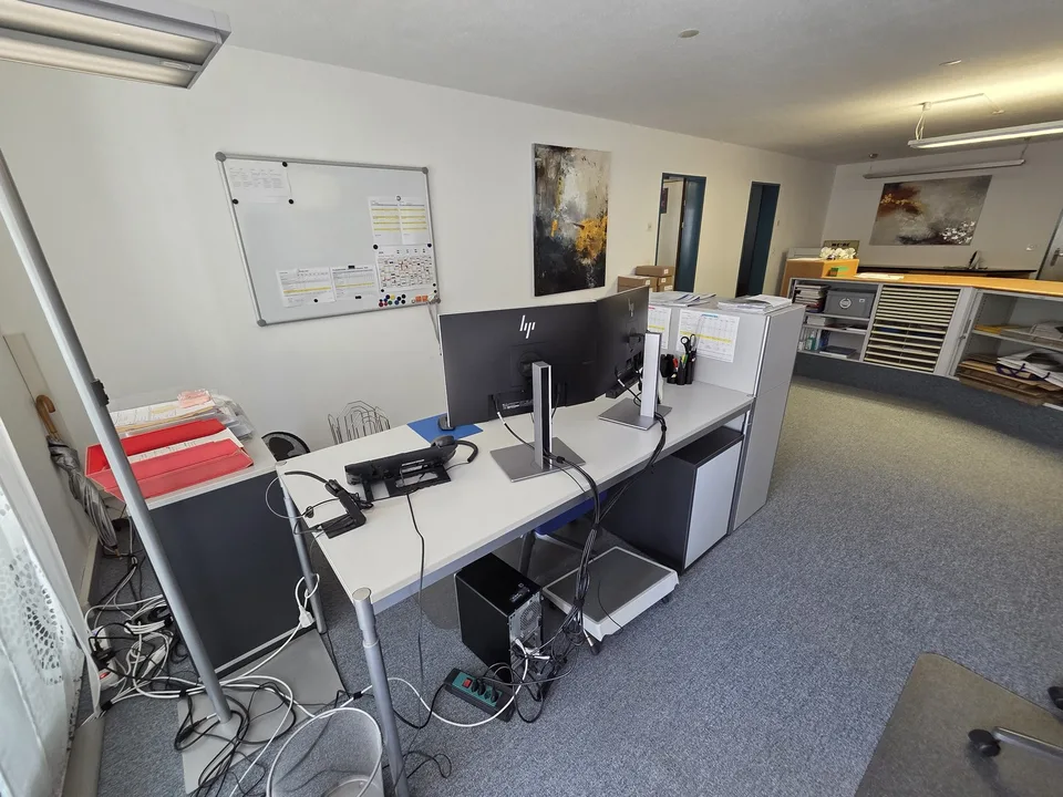 Büroräume 130 m2, 1. OG, möbliert, gute Lage im Zentrum