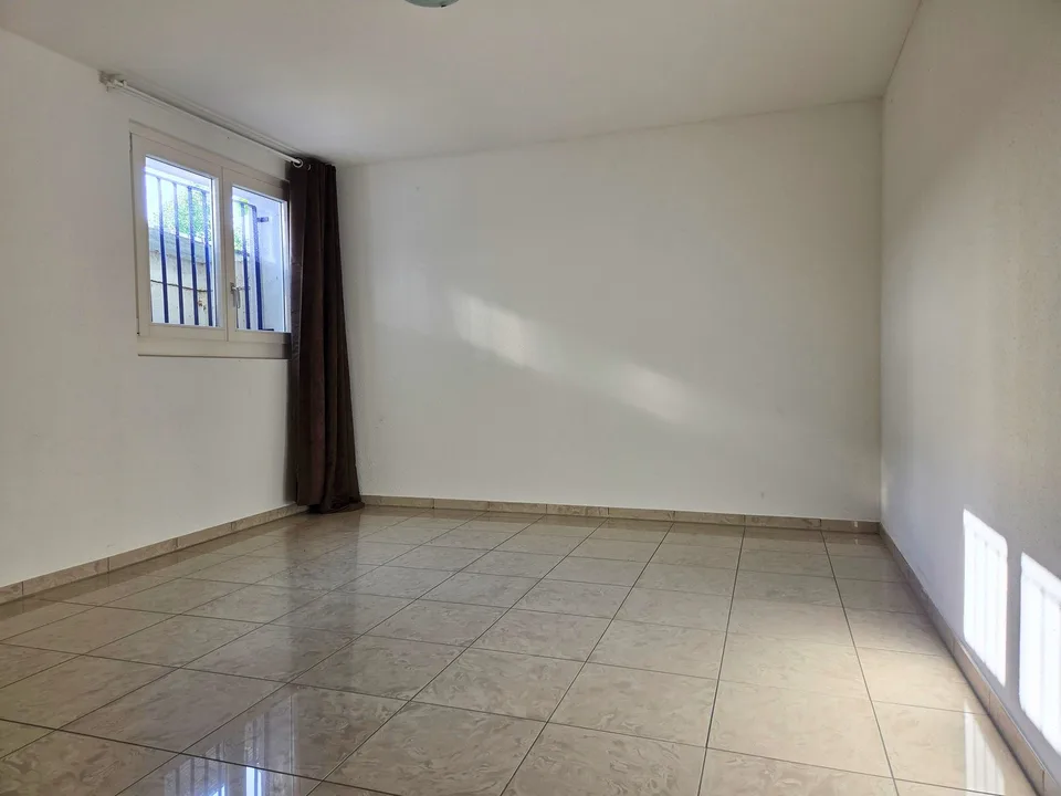 2 Zimmer zur Untermiete in modernem Haus mit Garten & Kamin