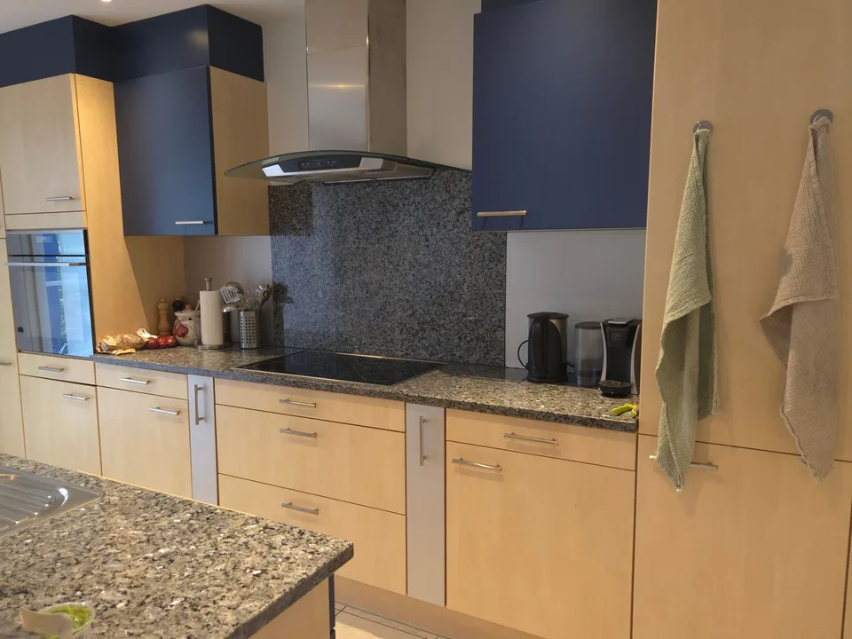 2 Zimmer zur Untermiete in modernem Haus mit Garten & Kamin