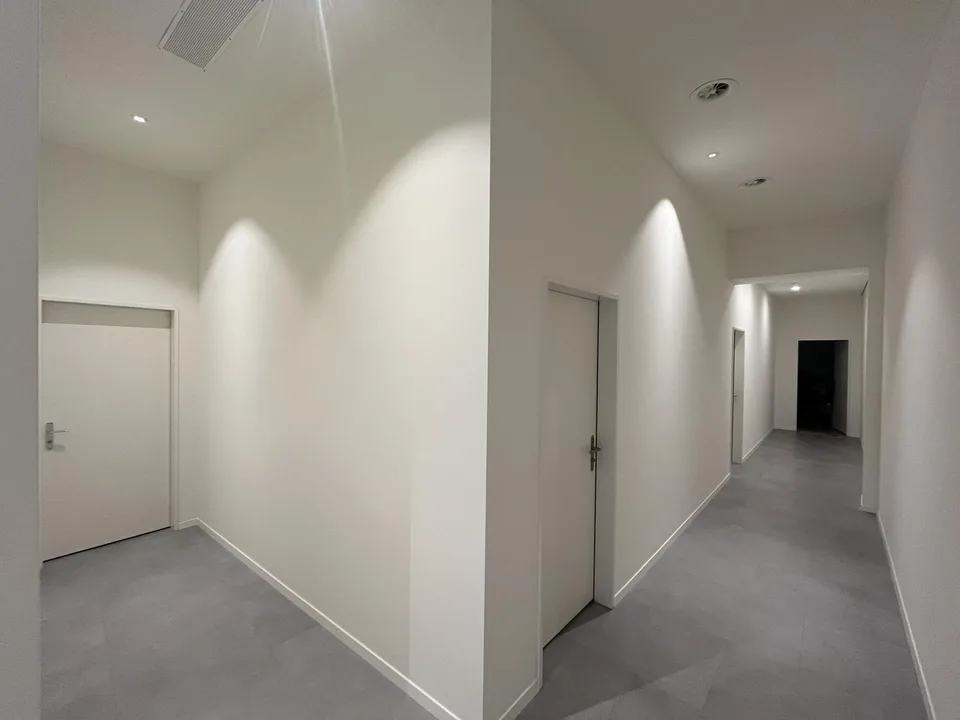 Helles Atelier / Büro im EG mit grosser Fensterfront in Luzern