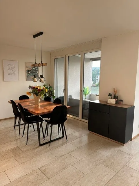 3.5-Zi-Wohnung möbliert, 83 m², Zürich-Stettbach – 3 Mte. Zwischenmiete, top ÖV-Anbindun