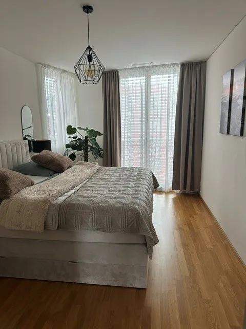 3.5-Zi-Wohnung möbliert, 83 m², Zürich-Stettbach – 3 Mte. Zwischenmiete, top ÖV-Anbindun