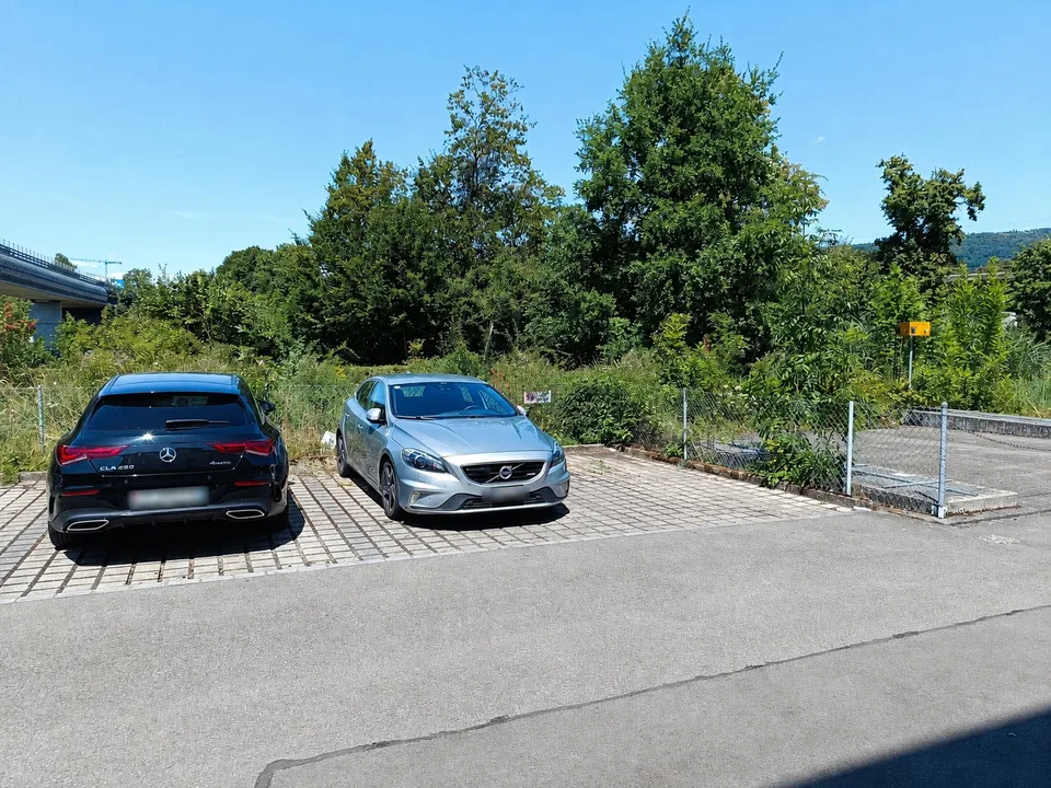 Aussenparkplatz in Neuenhof zu vermieten