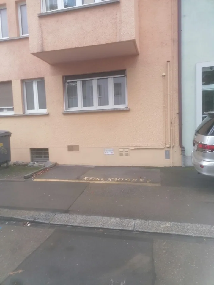Parkplatz nähe Bahnhof Wiedikon
