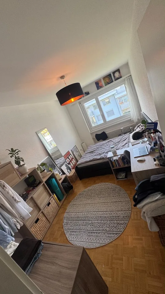Bright, unfurnished room in a fully equipped 2-person flatshare | Helles, unmöbliertes Zimmer in voll ausgestatteter 2er-WG