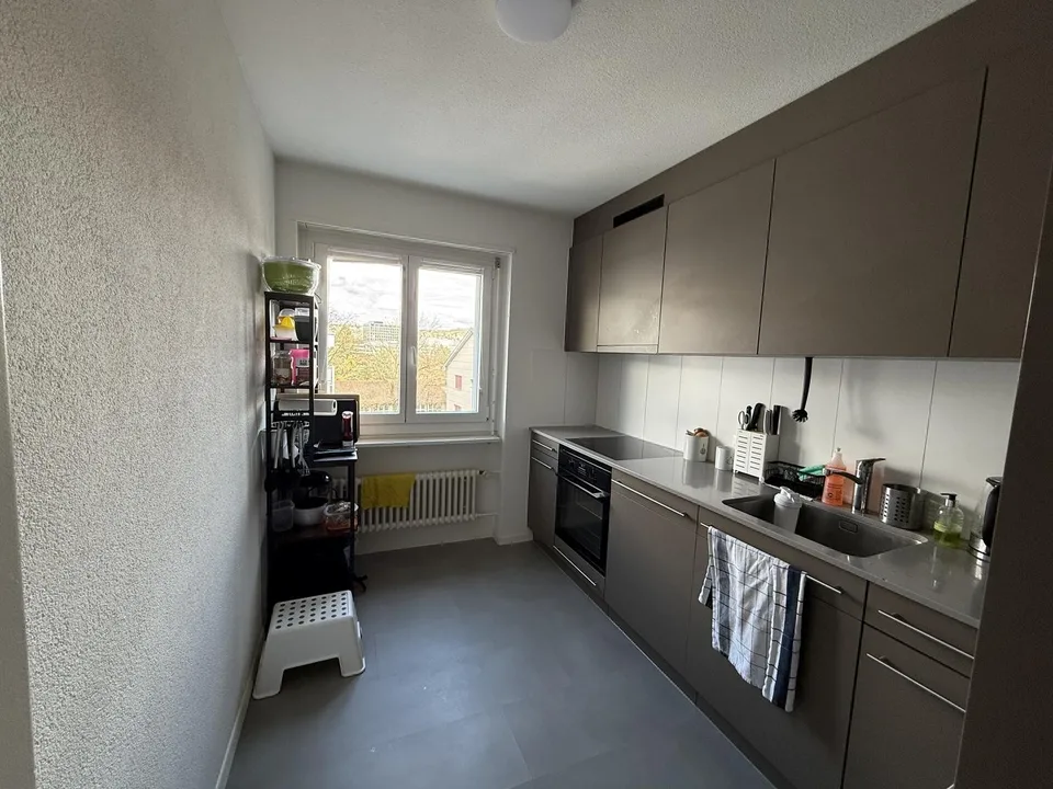 Bright, unfurnished room in a fully equipped 2-person flatshare | Helles, unmöbliertes Zimmer in voll ausgestatteter 2er-WG