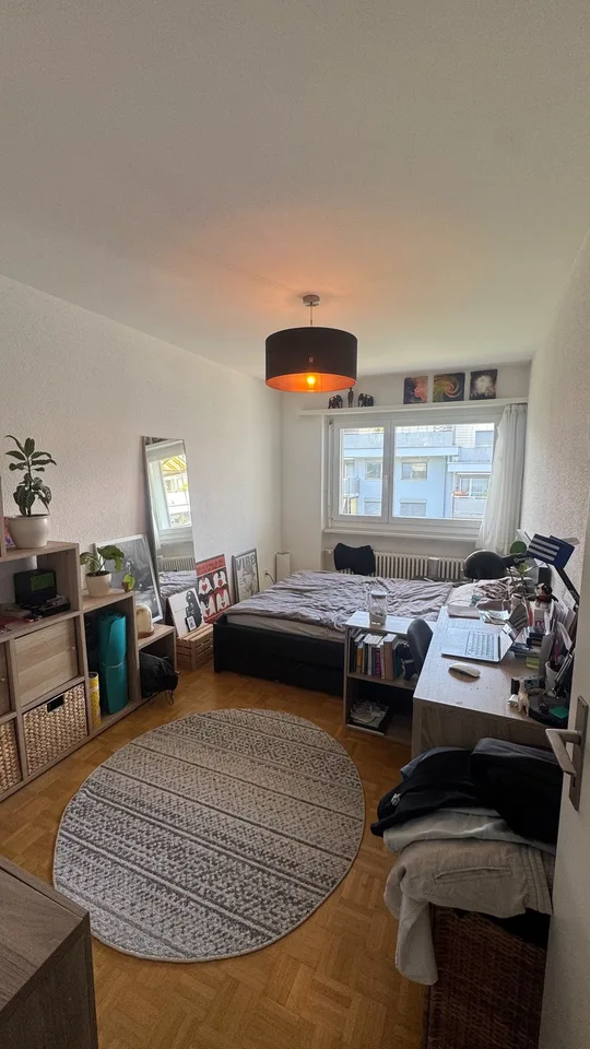 Bright, unfurnished room in a fully equipped 2-person flatshare | Helles, unmöbliertes Zimmer in voll ausgestatteter 2er-WG