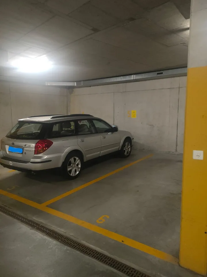 Tiefgaragenparkplatz in zentraler Lage in Wädenswil zu vermieten